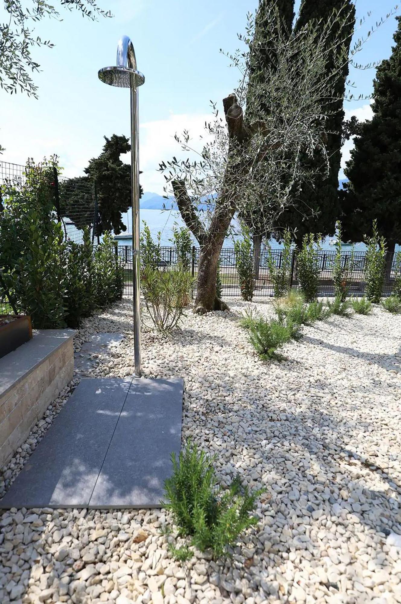 Salvatorehomes - Luxurious Dreamview Waterfront Apartment In Torri Del Benaco With Pool - Casa Azura - A 5 Star Luxury Collection At Lake Garda Exterior foto